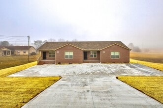 Building Photo - 816 S Old Sevierville Pike