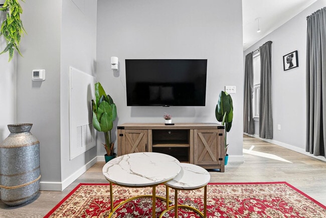 Building Photo - 95 Broadway