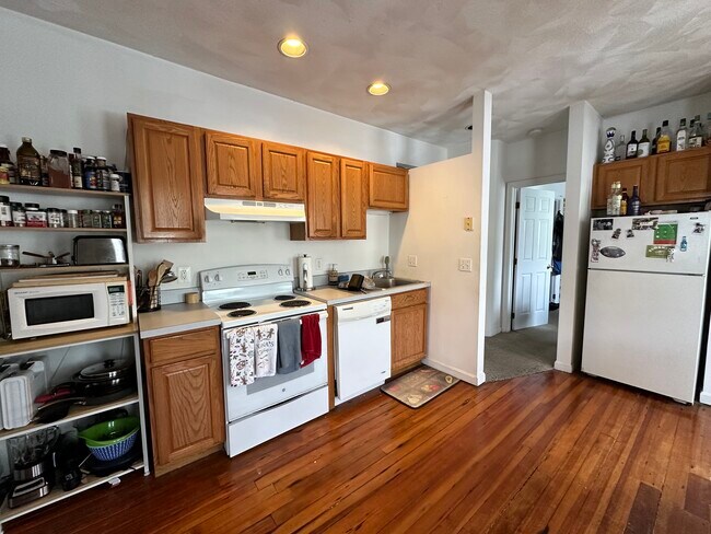 Building Photo - 58 Mansfield St