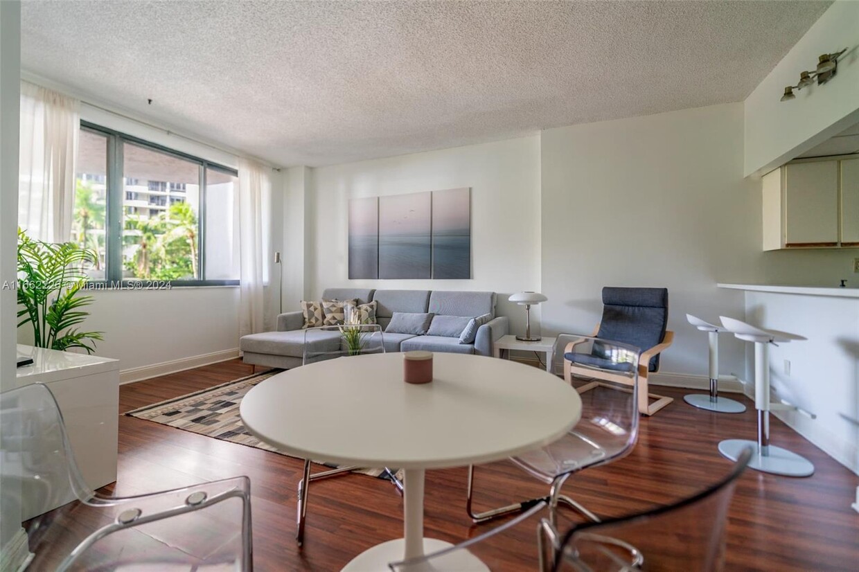 Foto principal - 540 Brickell Key Dr