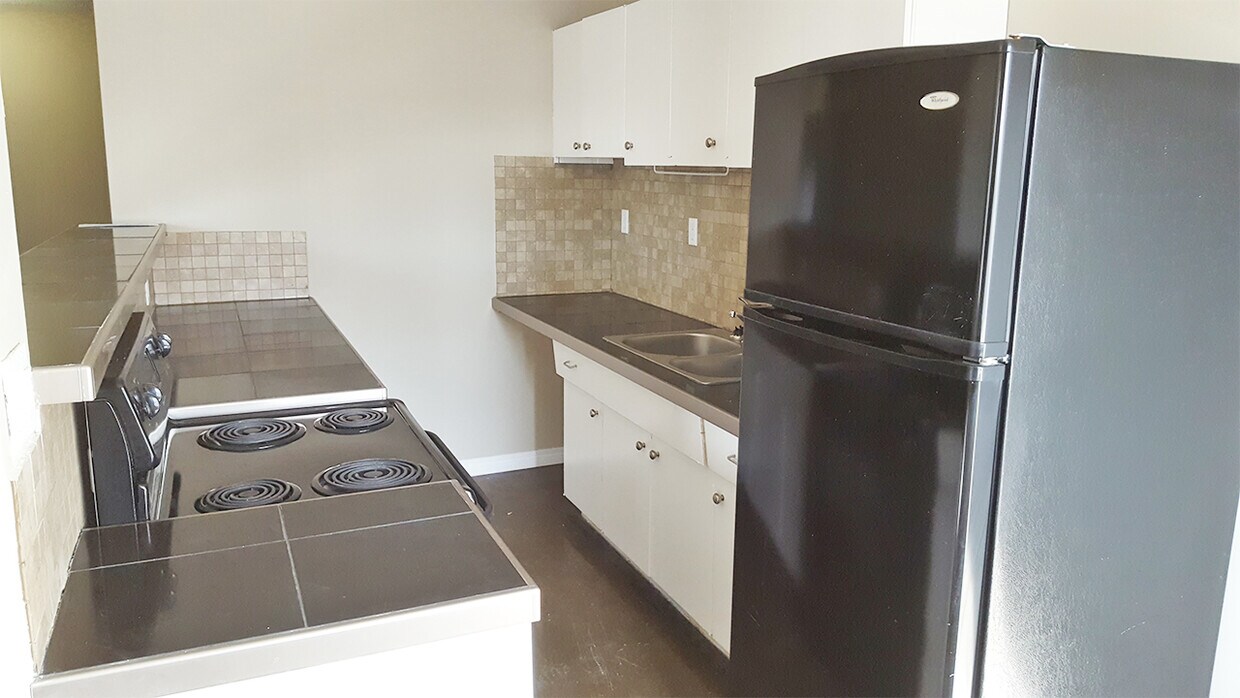 Pine Manor Apartments 10741 NW 112th St Edmonton, AB