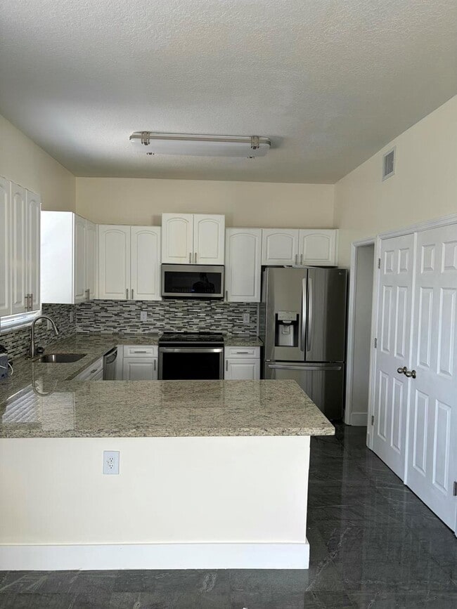 Building Photo - 9860 NW 20th Ct