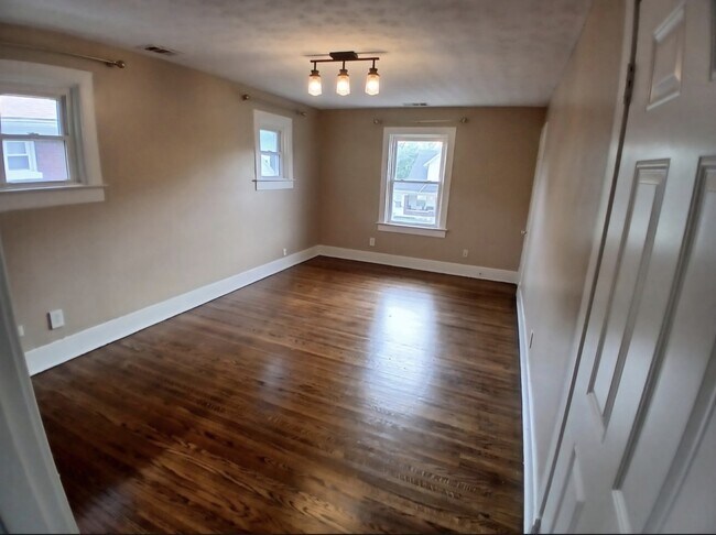 Building Photo - 103 N 38th St