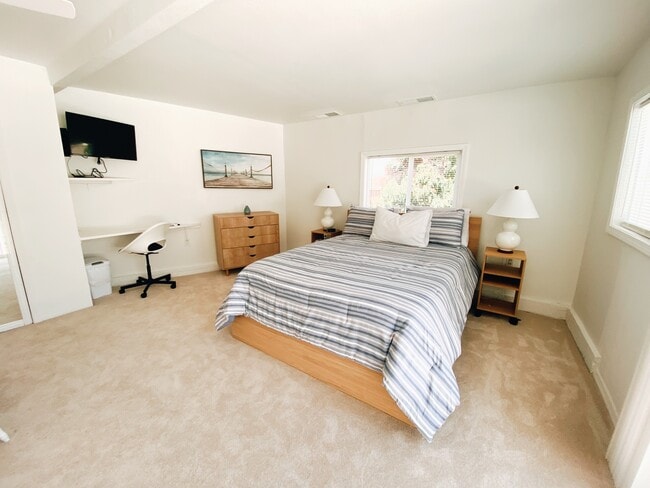 Foto del edificio - 2404 Chatsworth Blvd