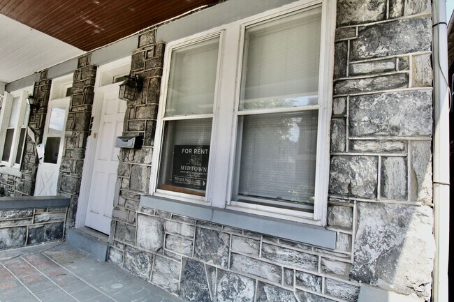 Foto del edificio - Spacious 3 Bedroom Home