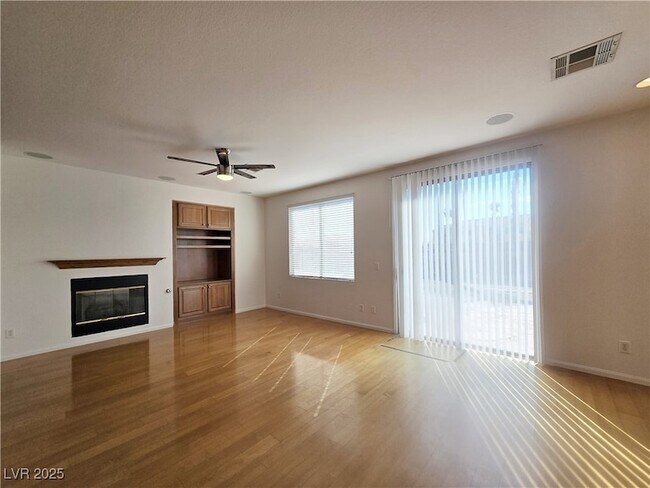 Foto del edificio - 7423 Coyote Cave Ave
