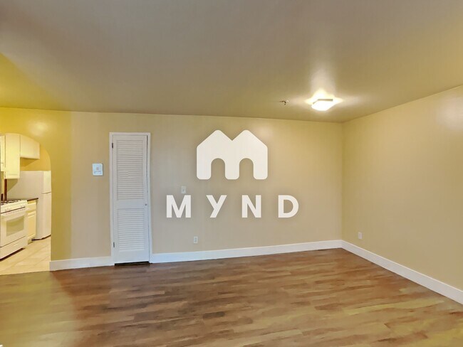 Building Photo - 9700 Mountain Blvd Apt 1