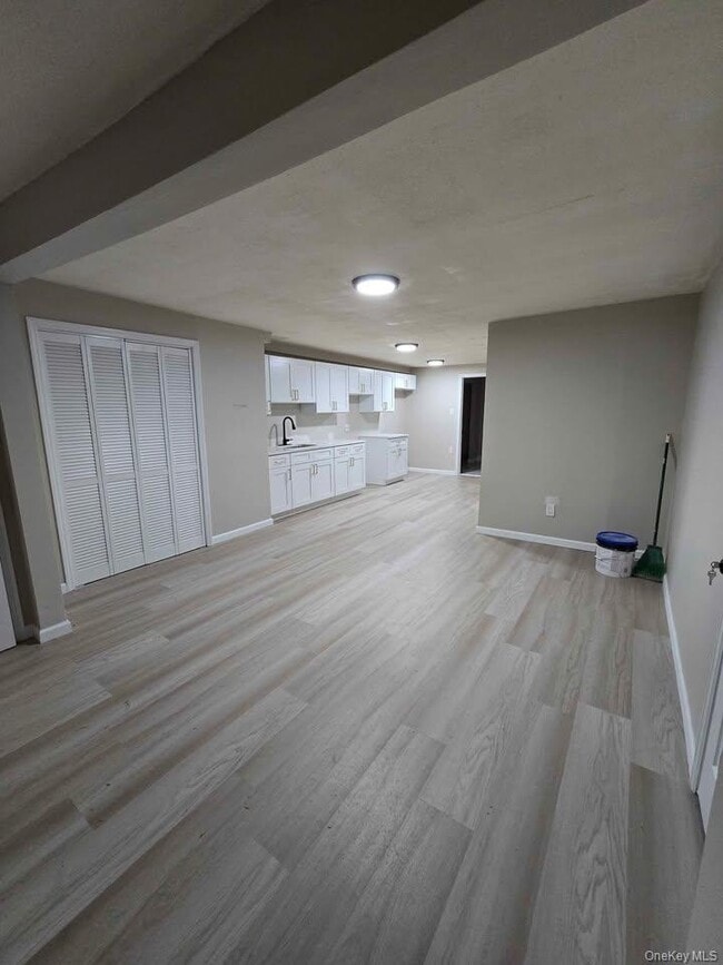 Foto del edificio - 991 N Quaker Ln