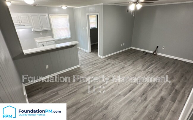 Building Photo - 1600 Galveston St
