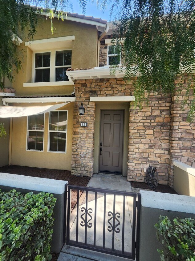 Foto principal - Beautiful two-story townhouse in Fontana G...