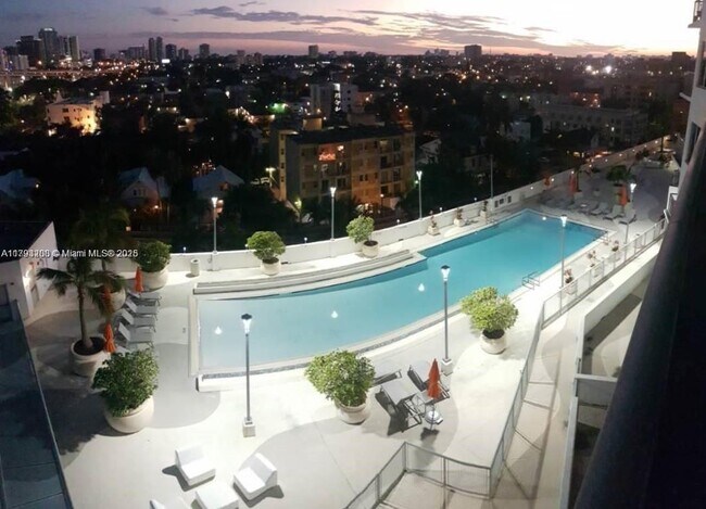 Foto del edificio - 10 SW South River Dr