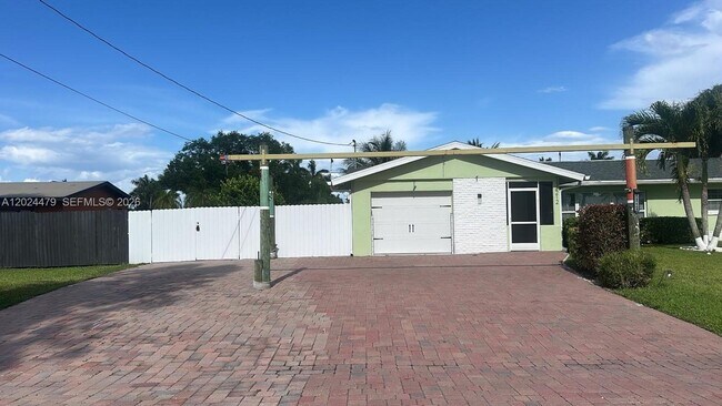 Foto del edificio - 2212 Club House Rd