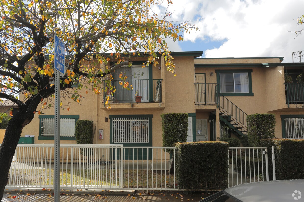 Building Photo - 423 W Roosevelt Ave