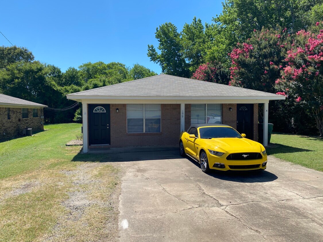 199 S Center St, B, Conway, AR 72034 Townhome Rentals in Conway AR