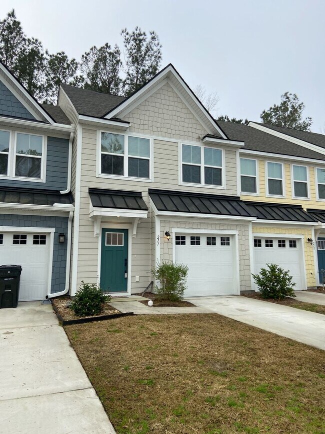 Building Photo - Palmetto Row Townhome with garage!