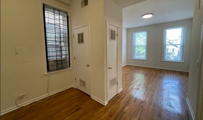 Building Photo - 1425 W Cullerton St