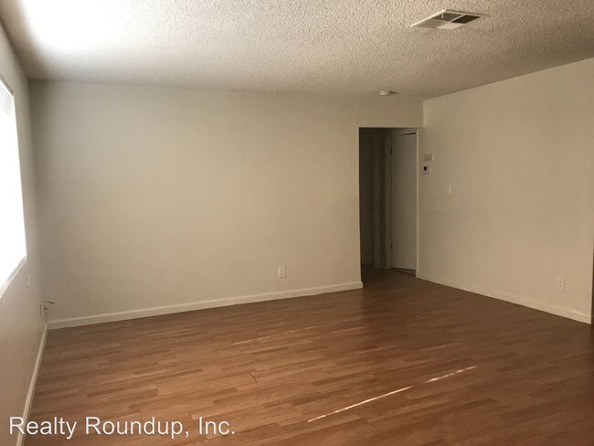Building Photo - 702 Bedlow Dr