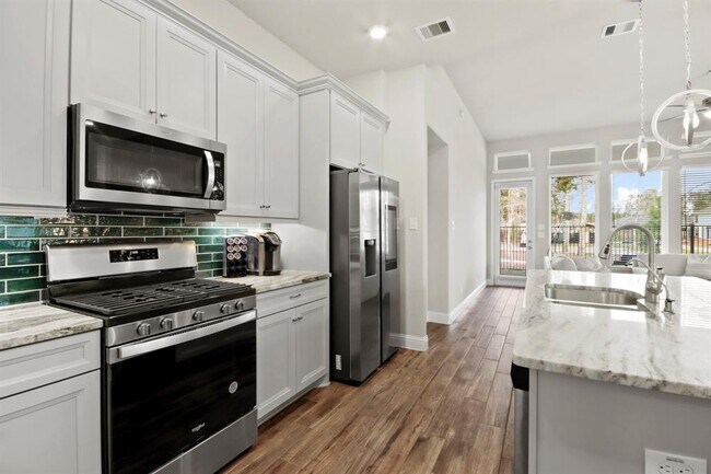 Foto del edificio - 7323 Honey Creek Ln