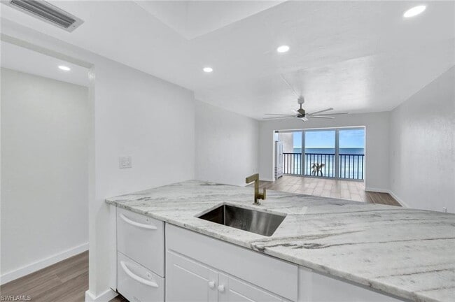 Foto del edificio - 25820 Hickory Blvd