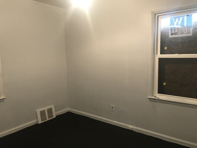 Foto del edificio - Move in Ready 3 bedroom 1 Bathroom