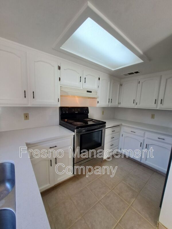 Foto del edificio - 3649 W Harvard Ave