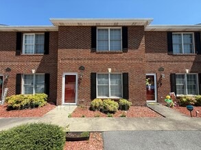 Building Photo - 1735 Blakewood Ct