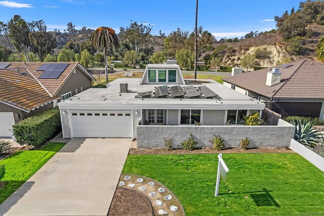 Foto del edificio - STUNNING HOME WITH GOLF COURSE VIEW IN WHI...