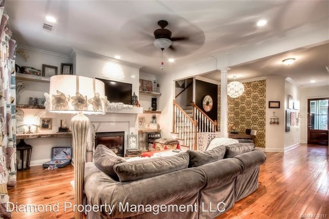 Building Photo - 3 br, 3.5 bath House - 1036 Sunshine Ln