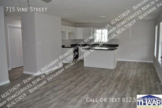 Foto del edificio - Clinton, Indiana - Three-Bedroom, Two-Bath...