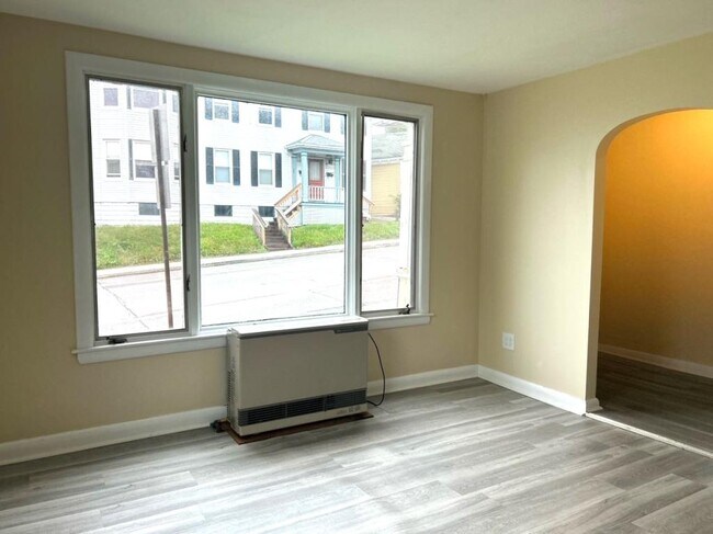Foto del edificio - 229 Ash St. Apt. 1
