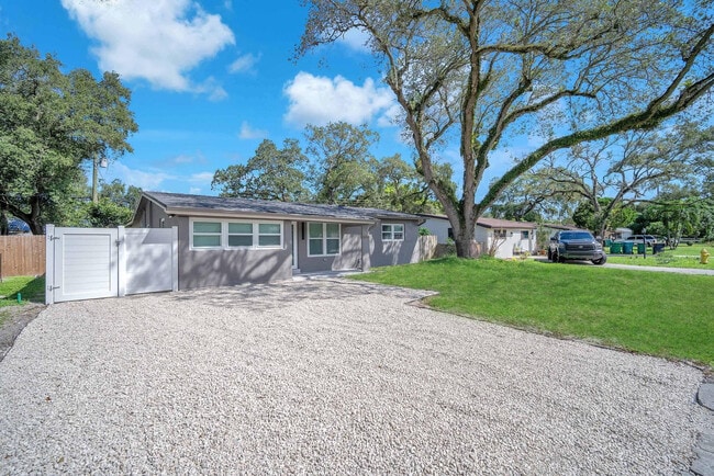 Building Photo - 4640 SW 25th Terrace