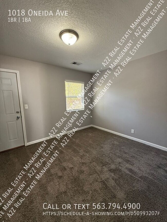 Building Photo - Modern 1 Bedroom in East Davenport- MOVE I...