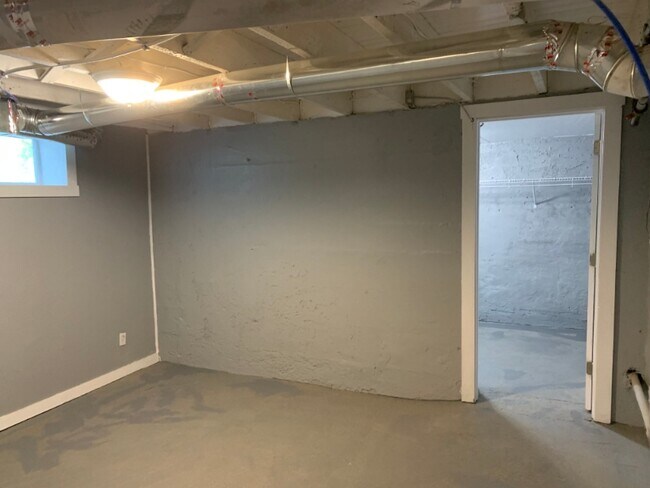 Building Photo - 1509 Nicklin Ave