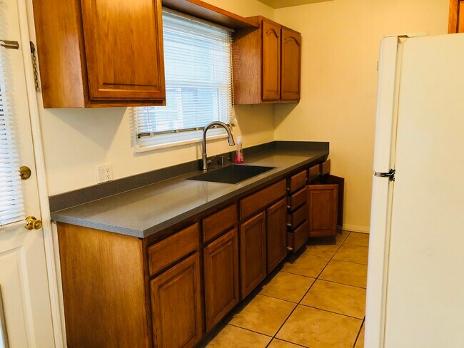 cocina - 9068 Lucerne Ave