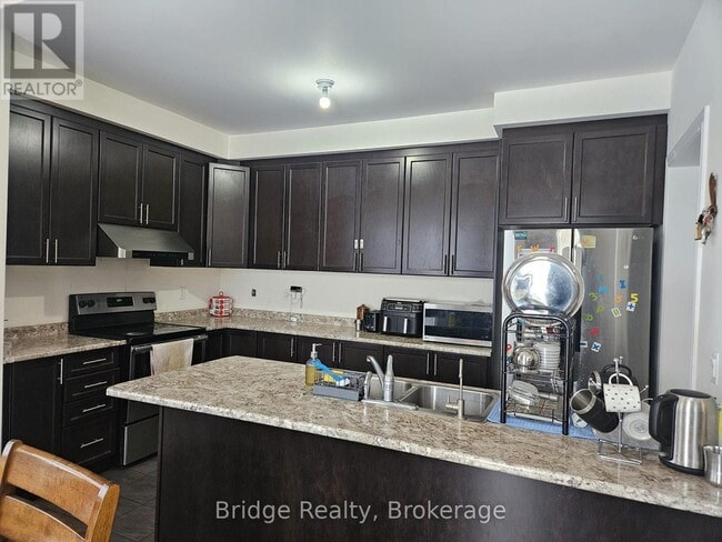 Building Photo - 1060 Upper Thames Dr