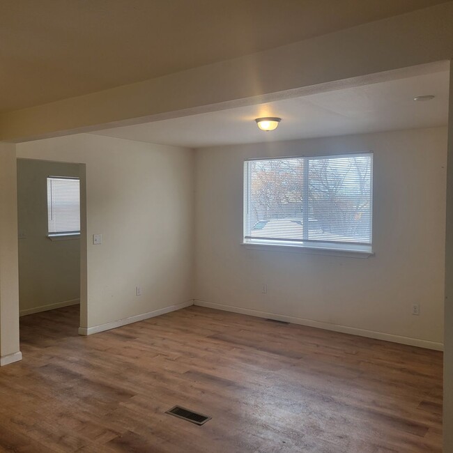 Building Photo - 2 Bed 1 Bath in Bozeman