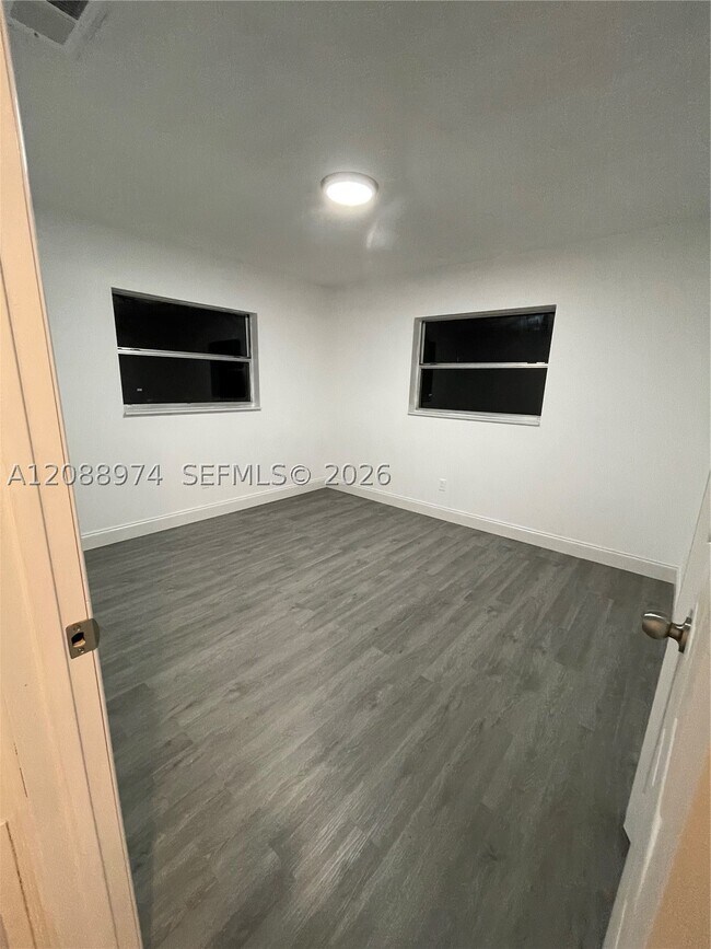 Foto del edificio - 2924 Sherwood Ln