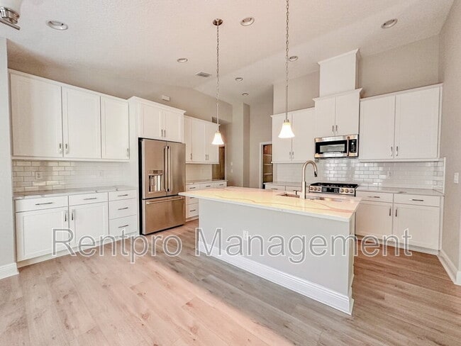 Building Photo - 12488 Oak Hill Way
