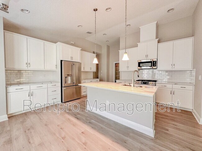 Foto del edificio - 12488 Oak Hill Way
