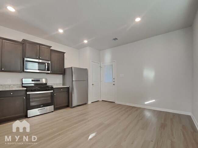 Foto del edificio - 15442 Maple Ter Dr