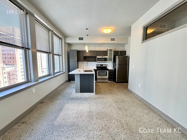 Foto del edificio - 306 E. 12th St.-912