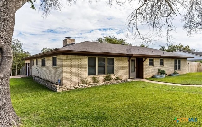 Foto del edificio - 613 Cedar Dr