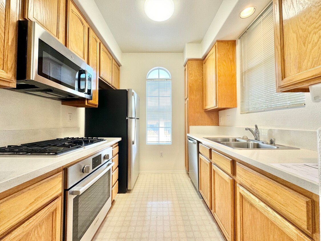 Foto principal - Great 1 bed/1 bath in the Mirabella commun...