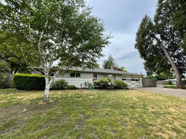 Foto del edificio - 3 bedroom/ 2 bathroom Home  - NOW