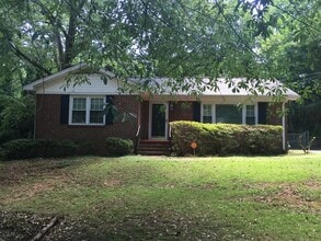 Building Photo - 228 W Hillcrest Dr