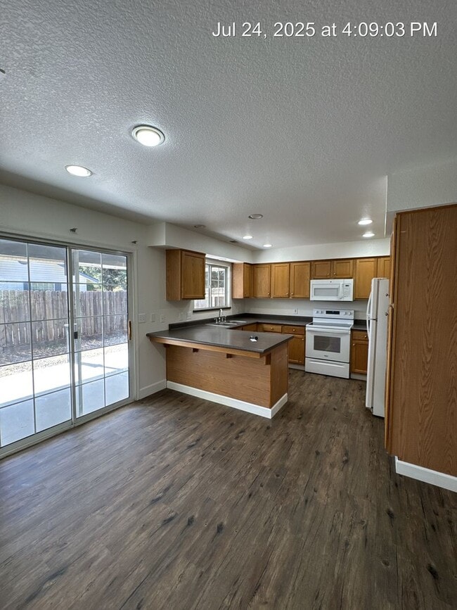Building Photo - 3396