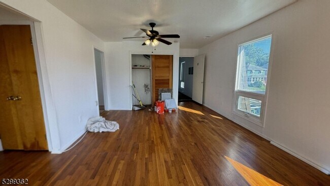 Foto del edificio - 100 W Brown St