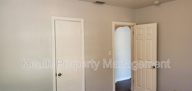 Building Photo - 1425 40th St S