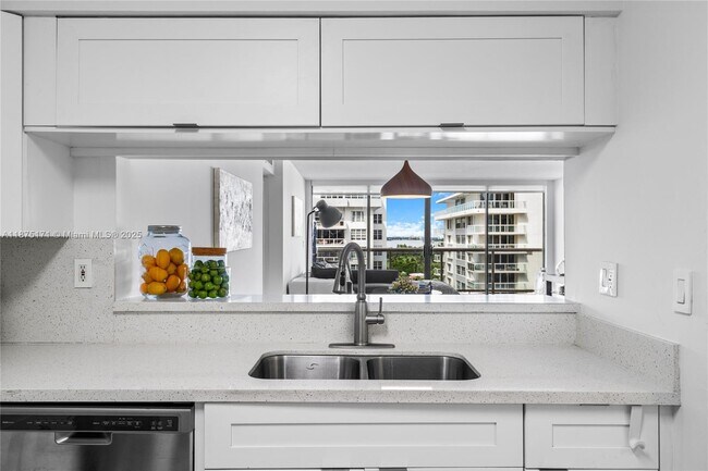 Building Photo - 5757 Collins Ave