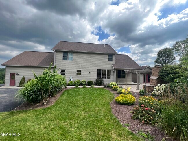 Building Photo - 123 Greystone Dr
